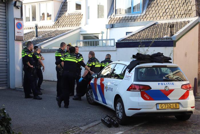 Politie treft hennepkwekerij aan in woning