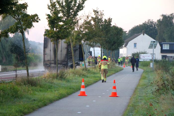 Oplegger volledig uitgebrand