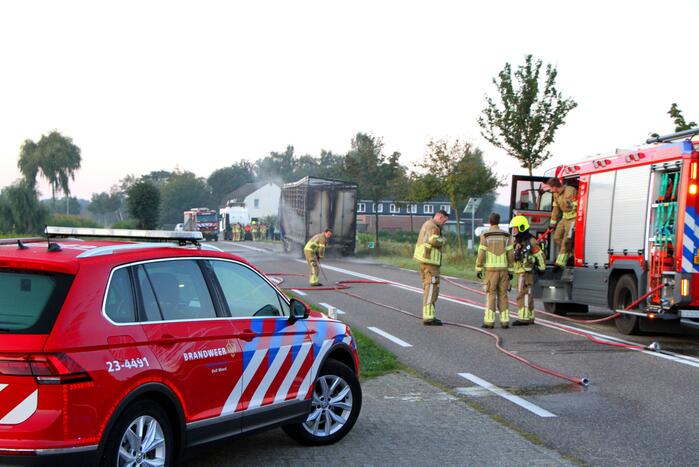 Oplegger volledig uitgebrand