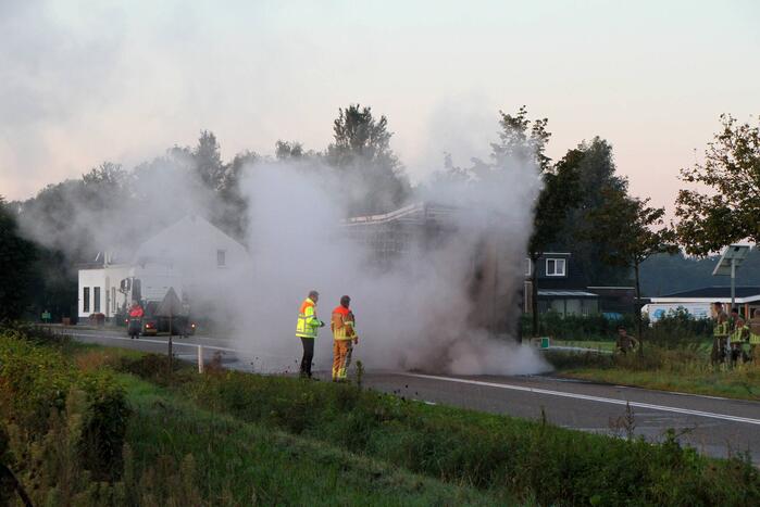 Oplegger volledig uitgebrand