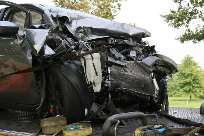 Bestuurder overleden bij ernstig ongeval