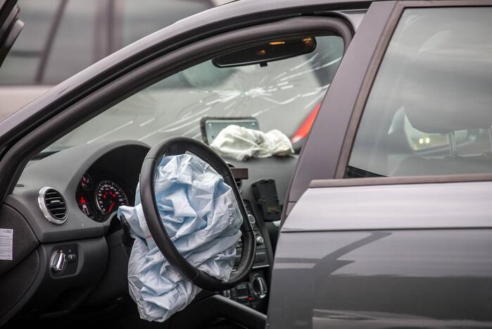 #Maasdijk Auto belandt in sloot bij ongeval Korte Kruisweg Maasdijk.