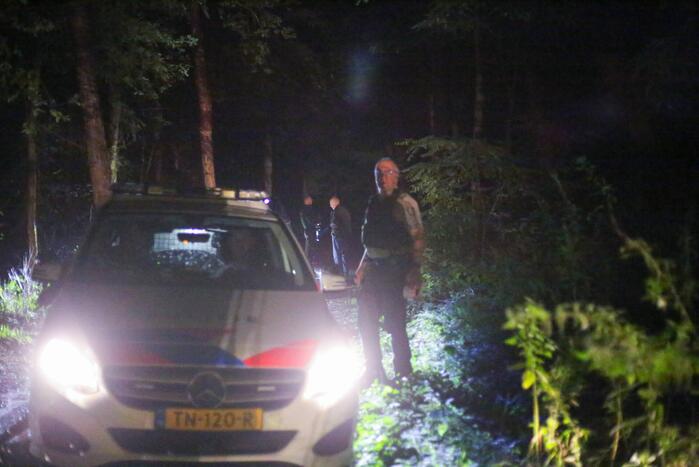 Hulpdiensten onderzoeken vreemde lucht in bosgebied