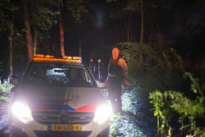 Hulpdiensten onderzoeken vreemde lucht in bosgebied