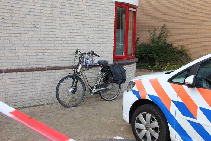 Fietsster gewond bij botsing met personenauto