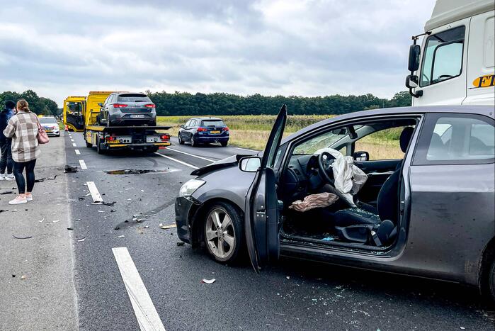 Kerende automobilist zorgt voor forse aanrijding