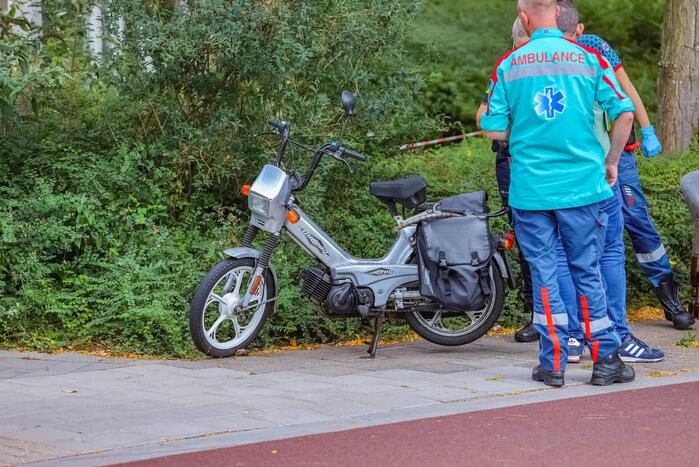 Man op scooter gewond bij aanrijding