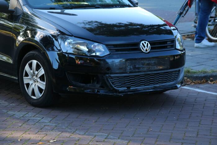 Bijrijder van brommer gewond door aanrijding