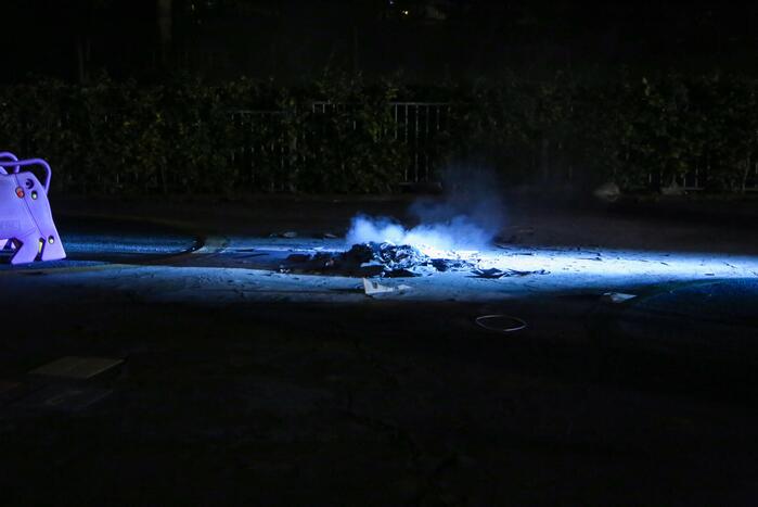 Folders in brand op speeltuin