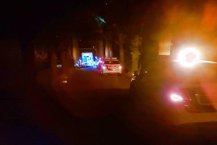 Scooterrijder gewond bij botsing tegen boom