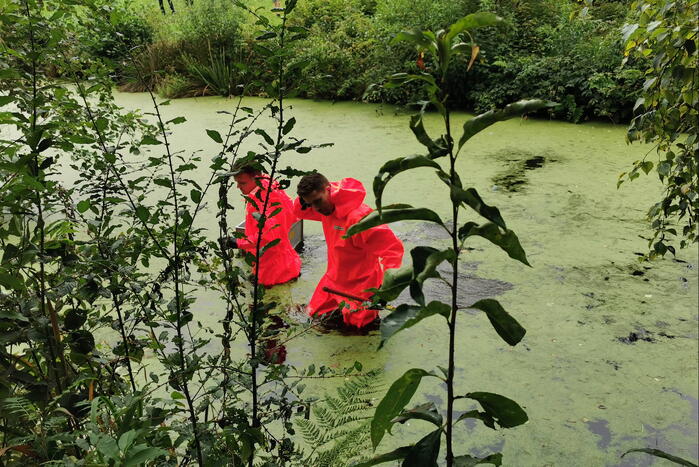 Brandweer haalt gestolen tas uit water