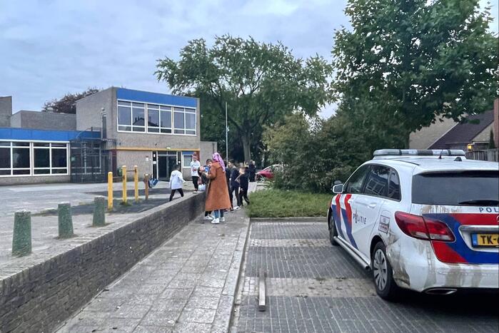 Persoon valt van dak van leegstaande RK basisschool Dr Ariëns