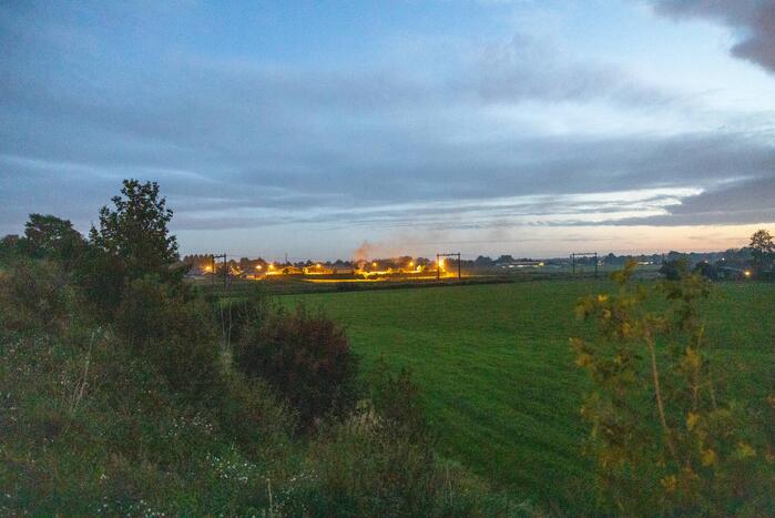 Veel rook bij brand in weiland