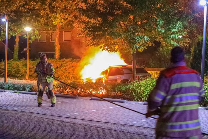 Brand in motorcompartiment van auto
