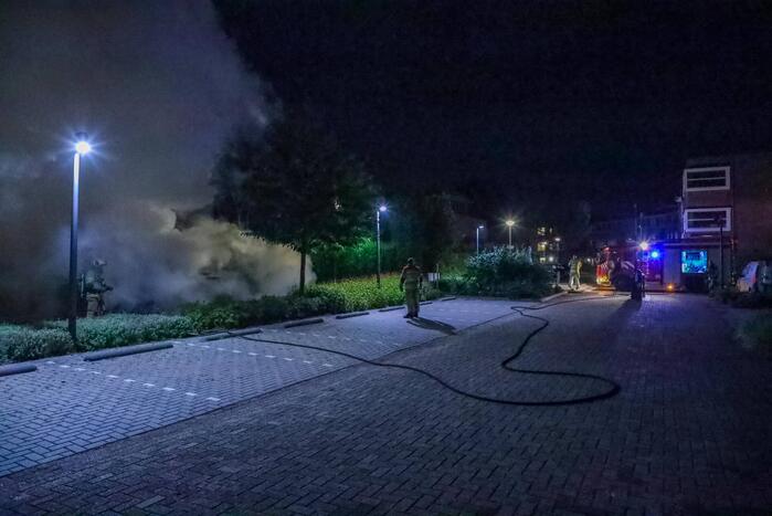 Brand in motorcompartiment van auto