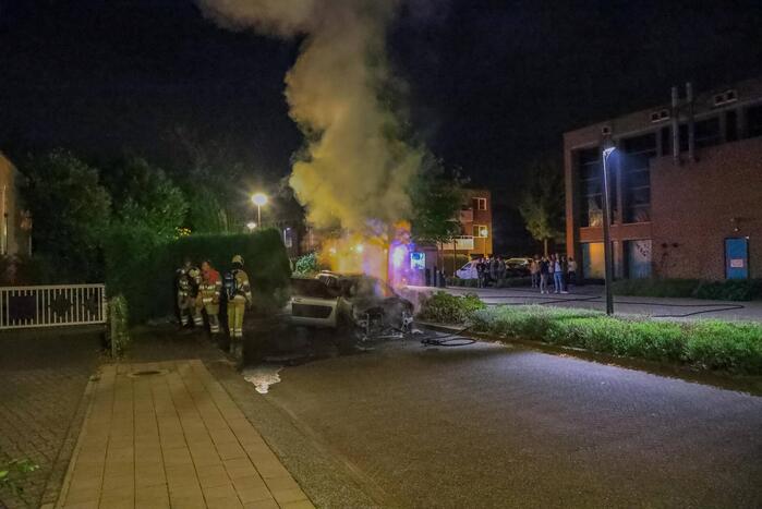 Brand in motorcompartiment van auto