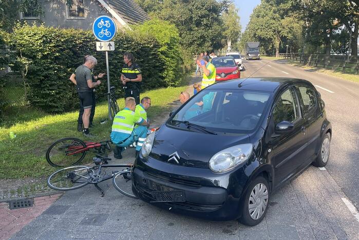 Drie wielrenners gewond bij aanrijding met auto