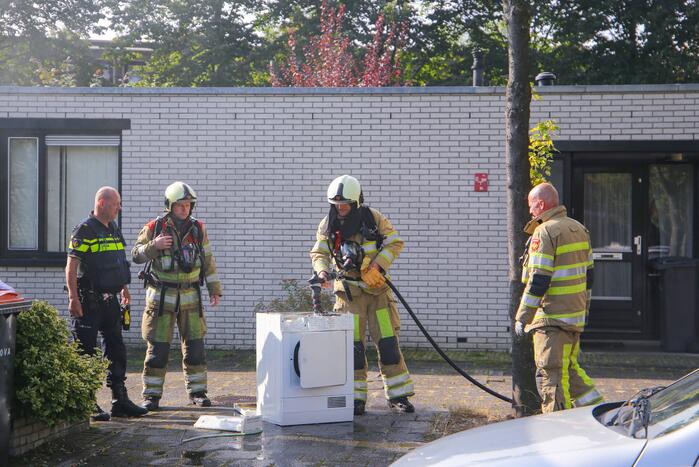 Bewoonster ademt rook in door brand in woning
