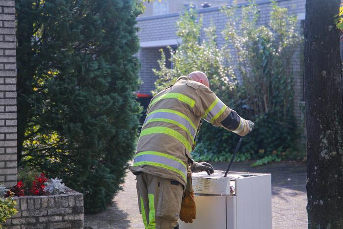 Bewoonster ademt rook in door brand in woning