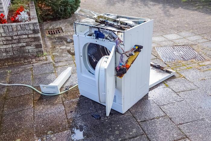 Bewoonster ademt rook in door brand in woning