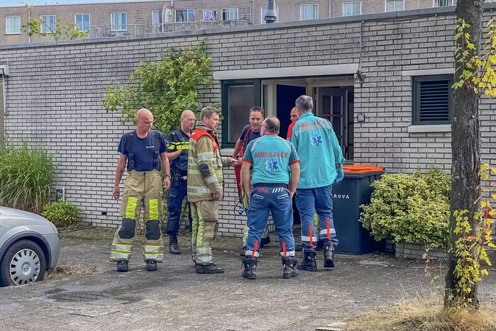 Bewoonster ademt rook in door brand in woning