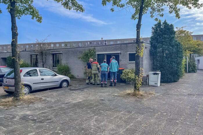 Bewoonster ademt rook in door brand in woning