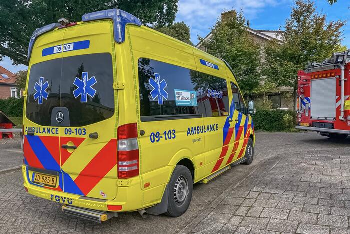 Bewoonster ademt rook in door brand in woning