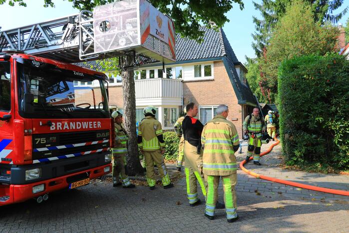 Brand in bijkeuken overgeslagen naar dak