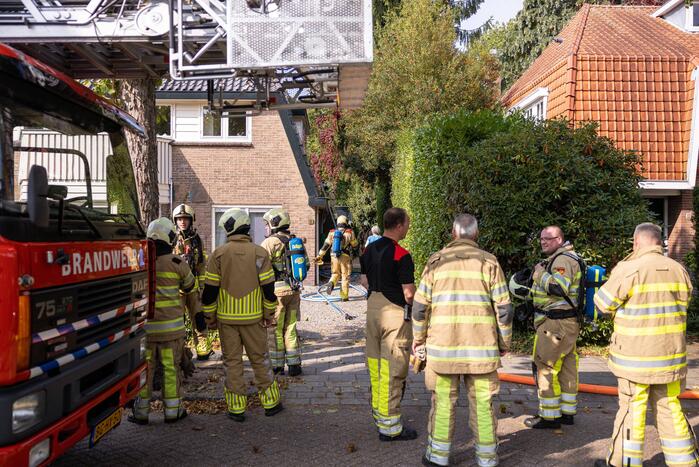 Brand in bijkeuken overgeslagen naar dak