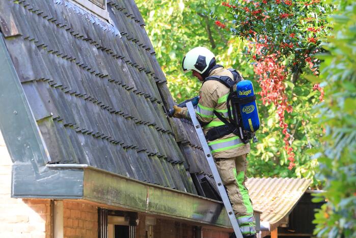 Brand in bijkeuken overgeslagen naar dak