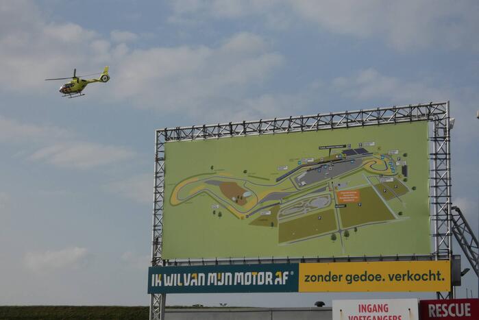 Traumahelikopter landt bij TT Circuit