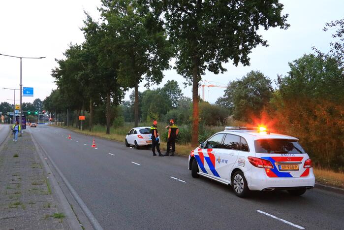 Persoon gewond door steekpartij in personenauto