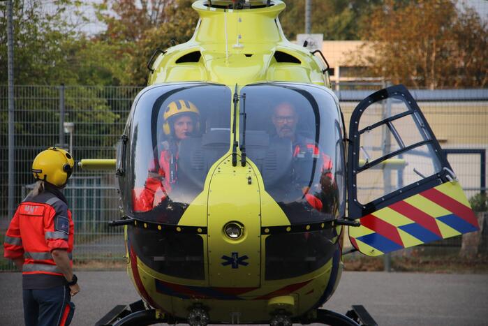 Persoon gewond na val van hoogte