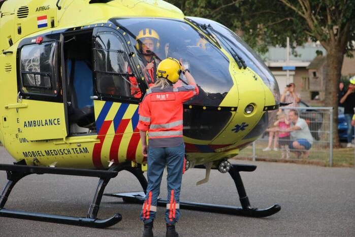 Persoon gewond na val van hoogte