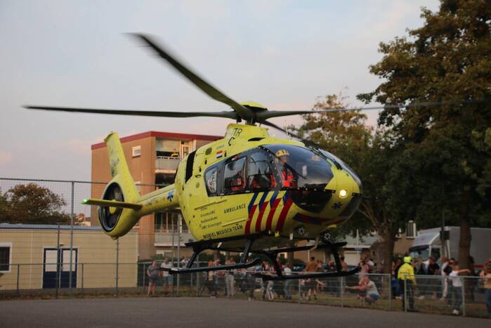 Persoon gewond na val van hoogte