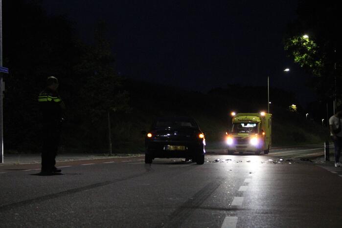 Bezorgauto komt in botsing met personenauto