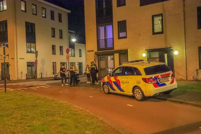 Botsing tussen personenauto en scooterrijder
