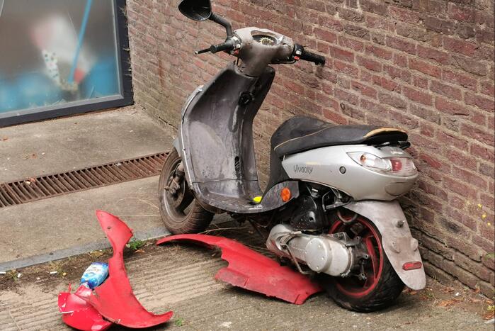 Scooter vat vlam in berging