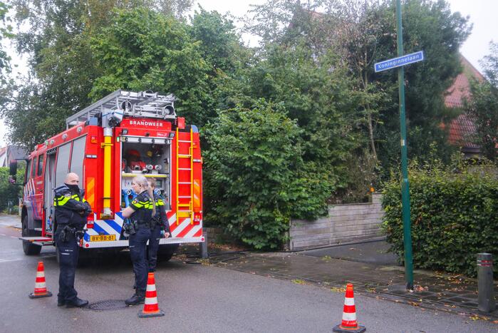 Schuur van woning vat vlam