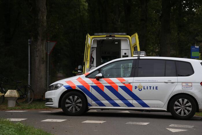 Fietser geschept door auto