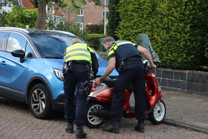 Scooterrijder met spoed naar ziekenhuis bij botsing met auto