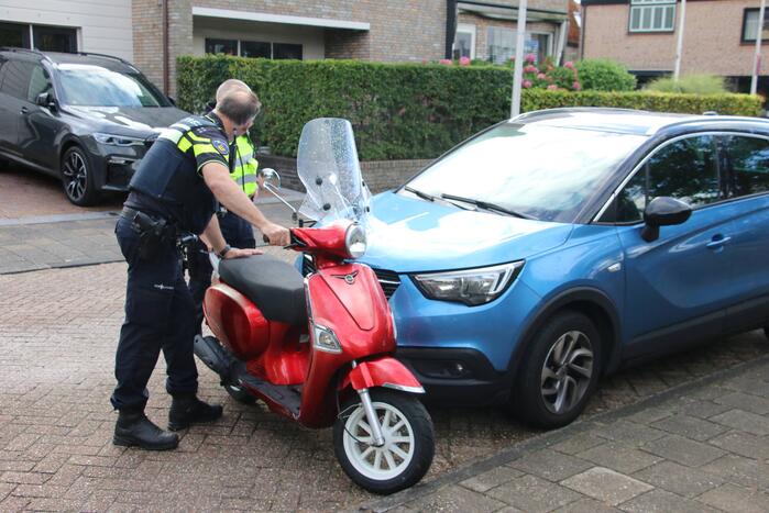 Scooterrijder met spoed naar ziekenhuis bij botsing met auto