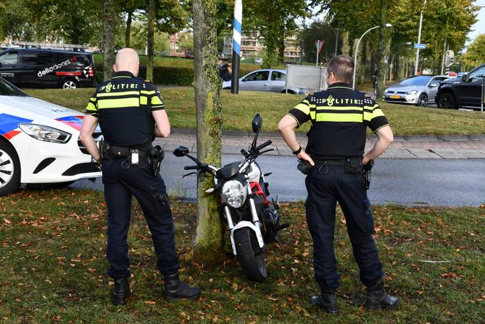 Brommerrijder gaat onderuit en raakt gewond