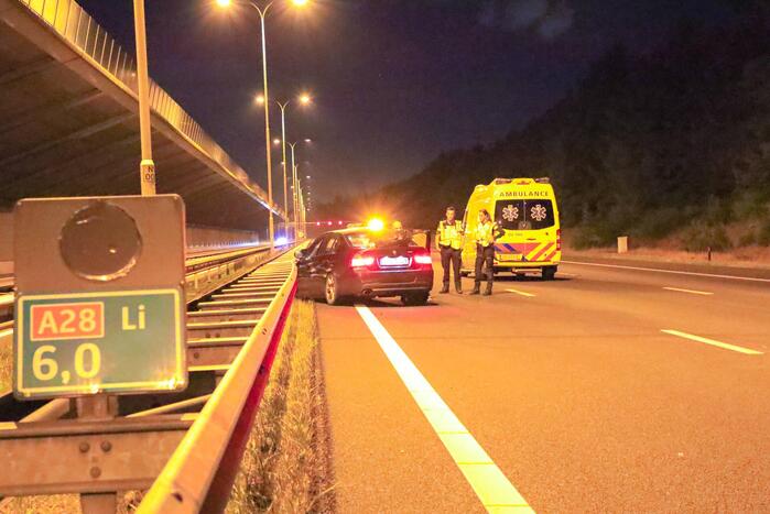 Personenauto crashed op snelweg