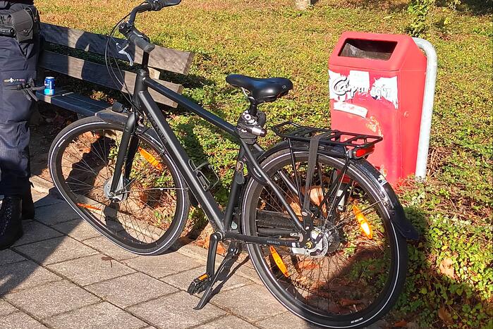 Fietser aangereden door automobilist op rotonde