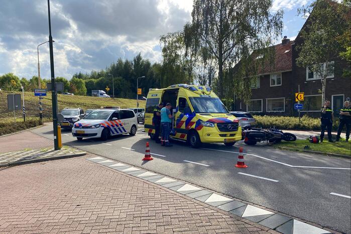 Motorrijder raakt gewond bij botsing met personenauto