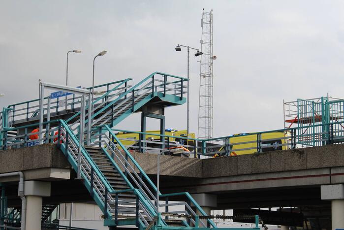 Traumahelikopter landt voor incident bij TESO veerhaven