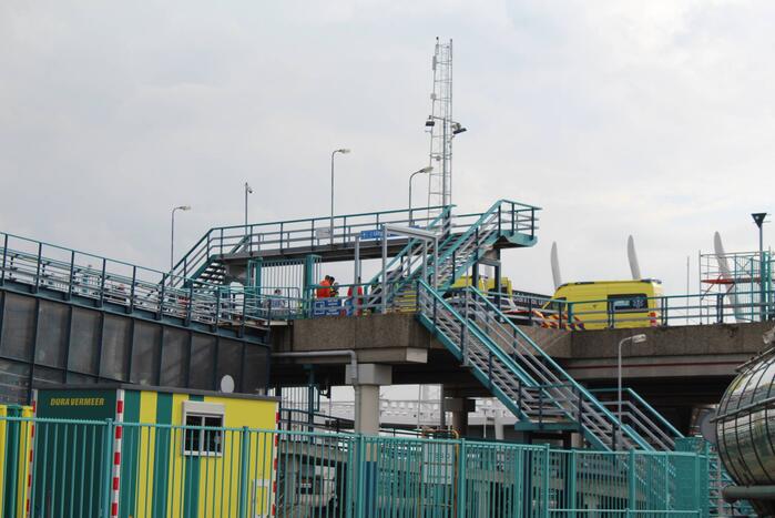 Traumahelikopter landt voor incident bij TESO veerhaven