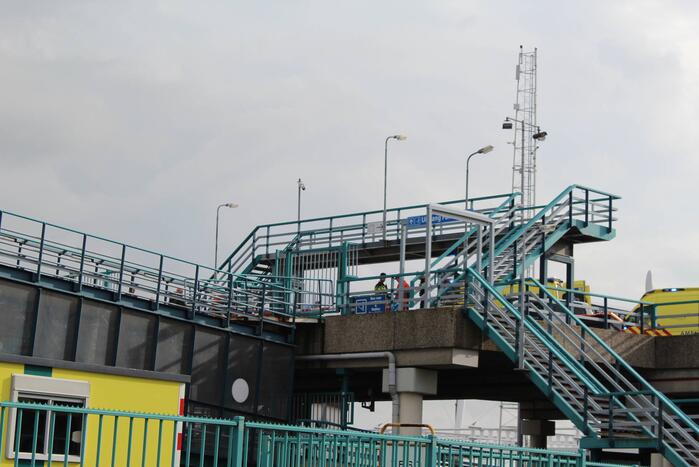 Traumahelikopter landt voor incident bij TESO veerhaven