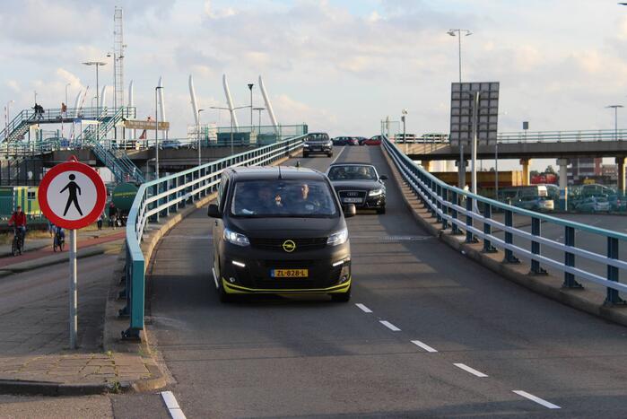 Traumahelikopter landt voor incident bij TESO veerhaven